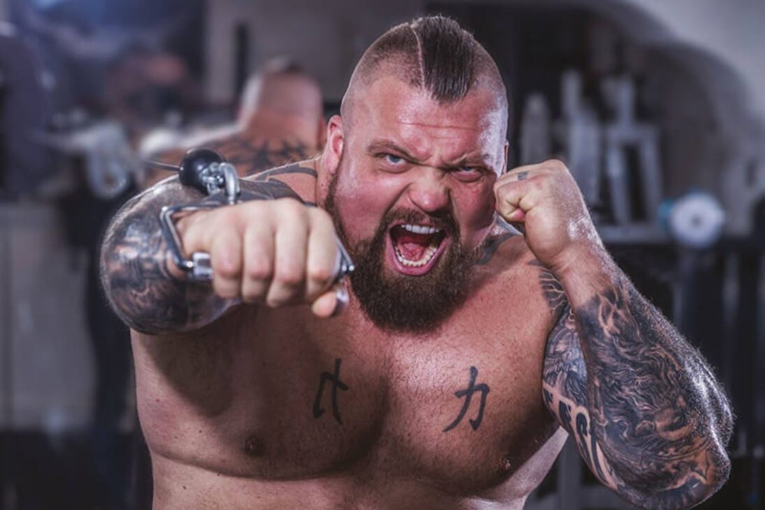 hombre más fuerte analizado: Eddie Hall entra en laboratorio, pasa por resonancia magnética y pruebas de cuclillas; estudio detalla músculos estabilizadores y liga fuerza extrema a autonomía y envejecimiento saludable.