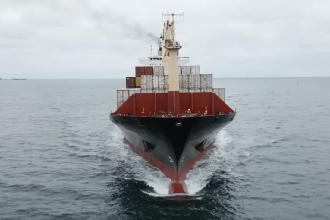 Entienda por qué la ola gigante no hunde el barco con ingeniería naval, casco del barco y estabilidad en tormenta en alta mar.