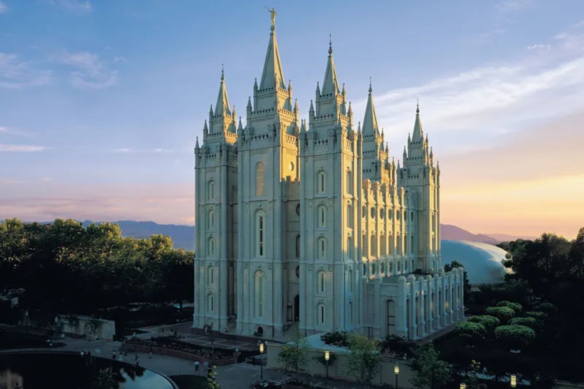 Operação de US$ 2 bilhões desenterra o Templo de Salt Lake e instala 98 isoladores de 8 toneladas, 423 km de cabos, para sobreviver à Falha de Wasatch até 2027 (1)