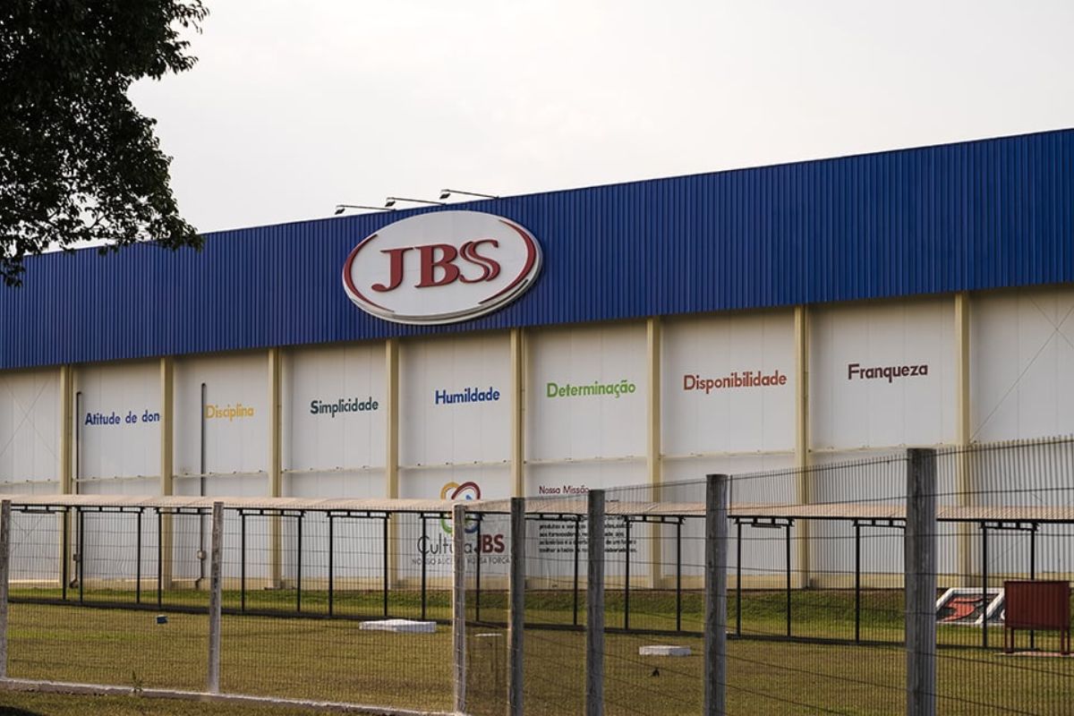 JBS abre vagas na Seara em Santa Catarina e busca motoristas; processo de contratação movimenta cidades e aceita iniciantes.