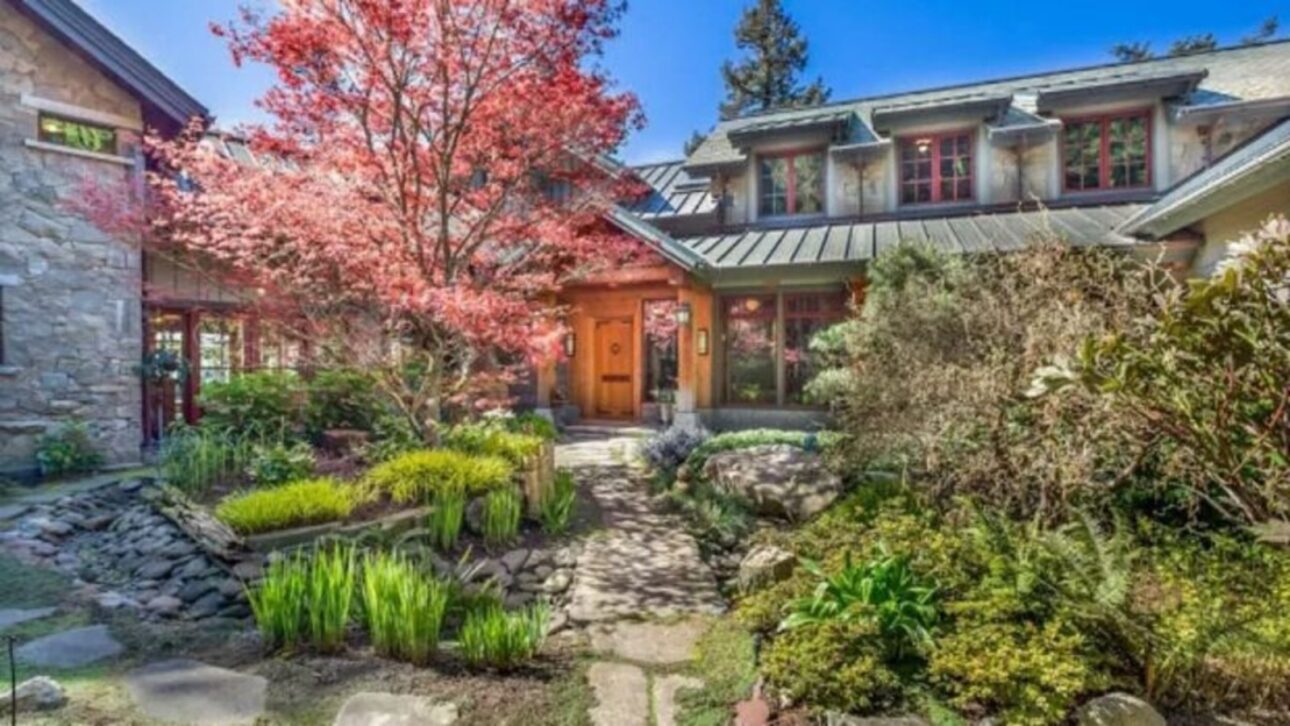 Presentadora, Mansión