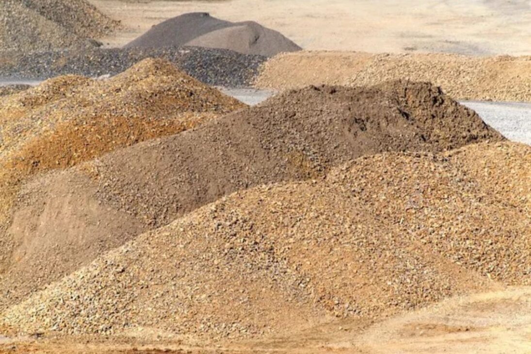 La Arena Se Convierte En Una Crisis Global: Los Emiratos Árabes En El Desierto Importan Millones, La ONU Avisa Sobre La Escasez Y El Avance Del Crimen Ambiental Ligado A Este Recurso Vital.