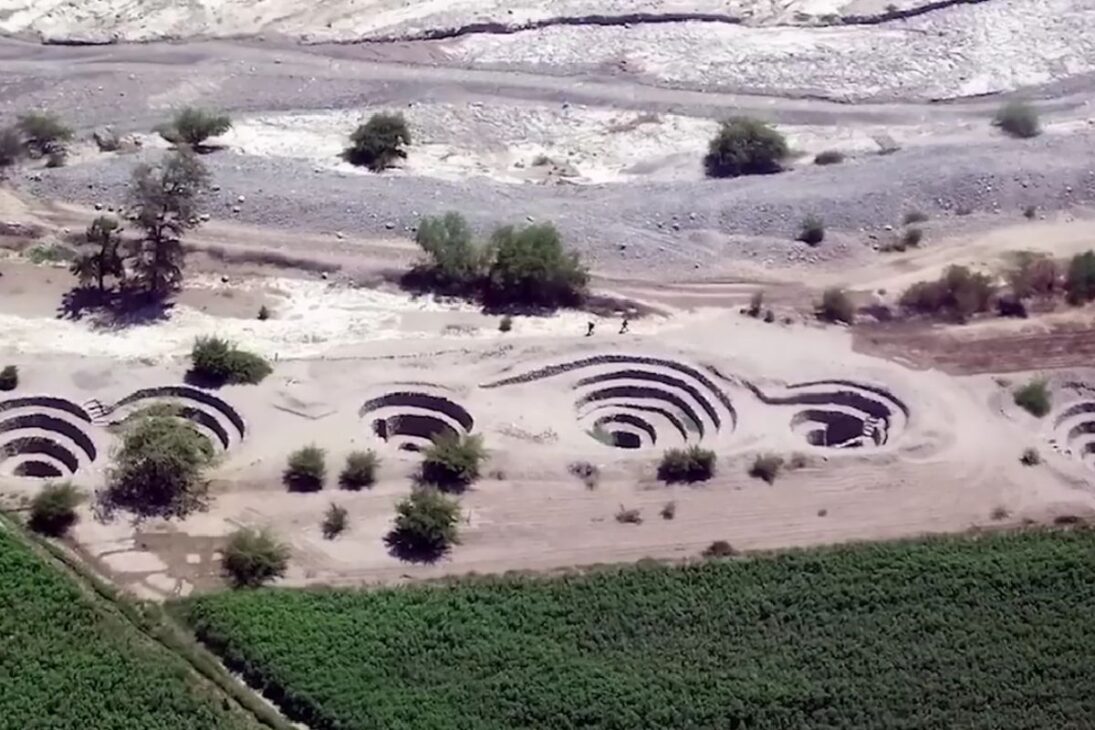 El desierto de Nazca revela agujeros en espiral ligados a los acueductos de Cantalloc que usan viento y acuífero subterráneo, prueba de la ingeniería Nazca que aún irriga fincas hoy.