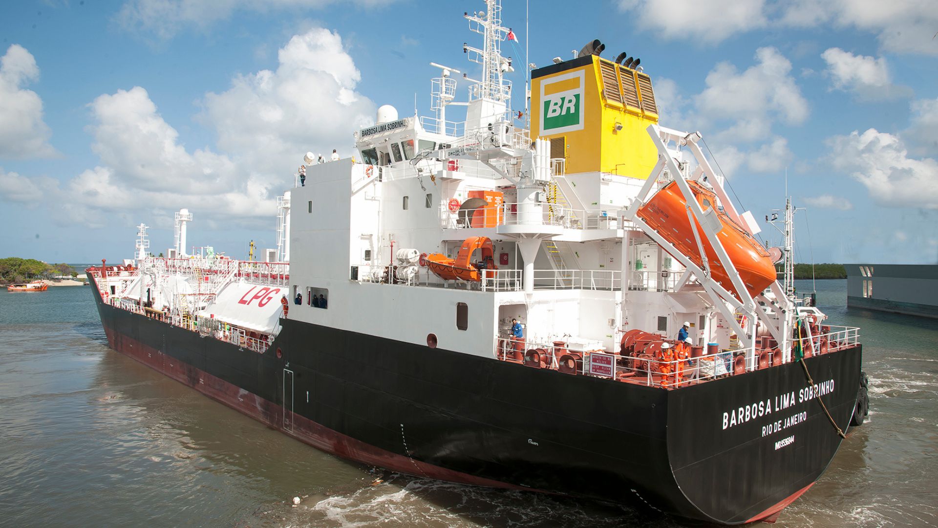 Navio gaseiro da Transpetro utilizado no transporte de gás liquefeito de petróleo no Brasil