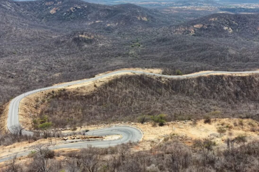 Condominio misterioso en la sierra entre Paraíba y Río Grande do Norte, Edificio misterioso en el sertão, carretera PB-31, Catolé do Rocha, João Dias Río Grande do Norte