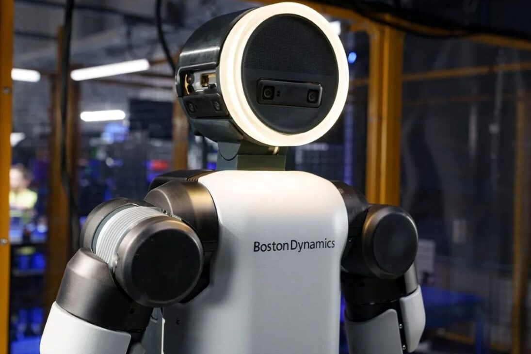 robot humanoide de Boston Dynamics entra en operación con Atlas en Hyundai, actuando autónomamente con IA y reavivando el debate sobre productividad sin pausas y futuro del trabajo industrial.

