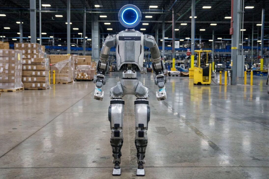robot humanoide de Boston Dynamics entra en operación con Atlas en Hyundai, actuando autónomamente con IA y reavivando el debate sobre productividad sin pausas y futuro del trabajo industrial.

