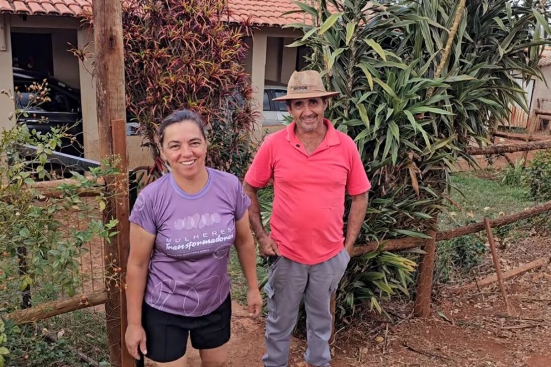 Productor rural de Patrocínio salió de las deudas, perdió el empleo, se convirtió en agricultor familiar, plantó café, amplió la producción de leche, hizo silo, apostó por la inseminación y ahora sostiene a la familia en el campo mineiro