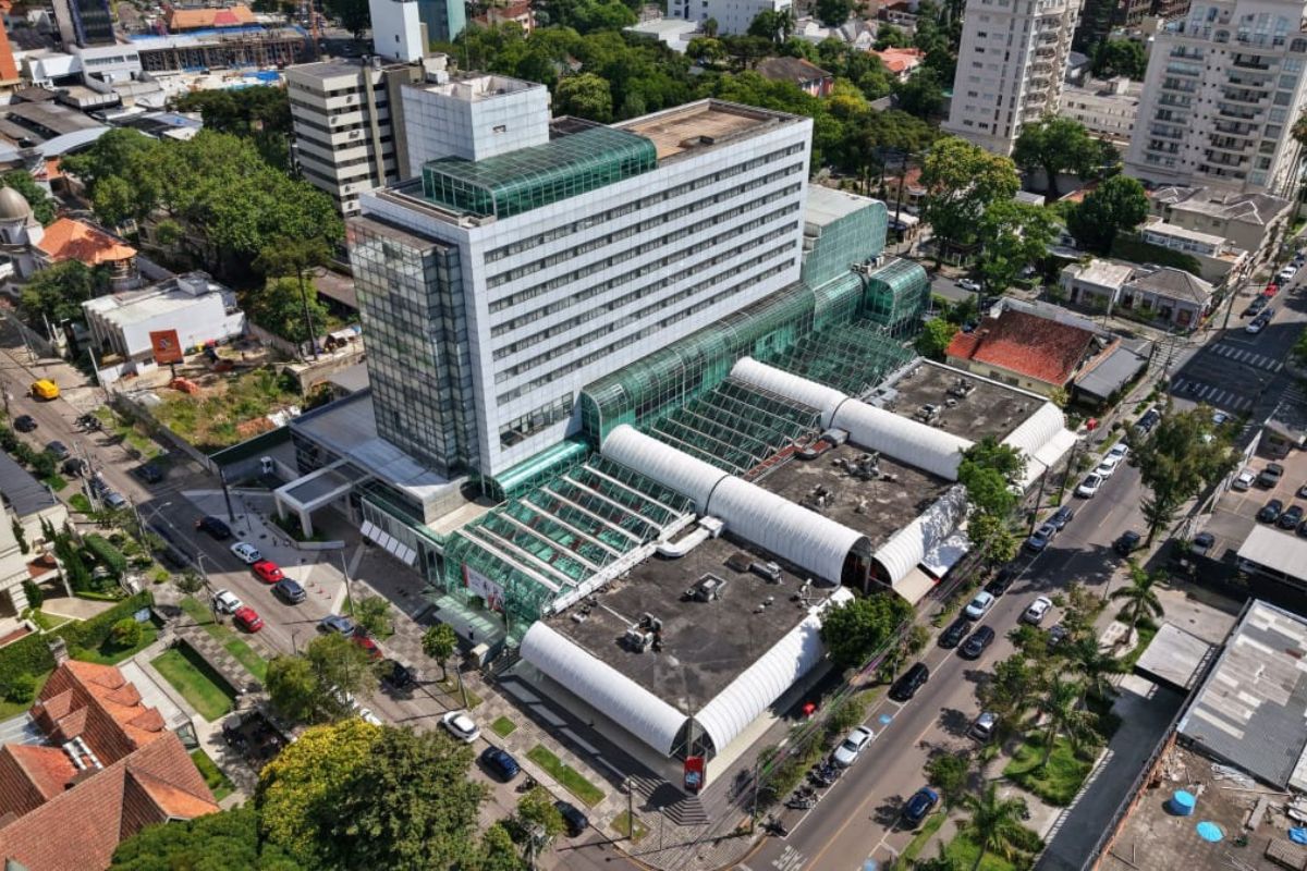 shopping gigante no Batel vai a leilão em fevereiro, com lance inicial acima de milhões; entenda datas, valores e o que muda no complexo com hotel inacabado.