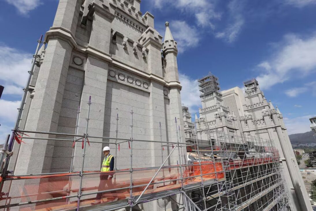 Templo en Salt Lake City recibe aislamiento de base e isoladores para reducir riesgo de terremoto, con excavación y refuerzos hasta 2026.
