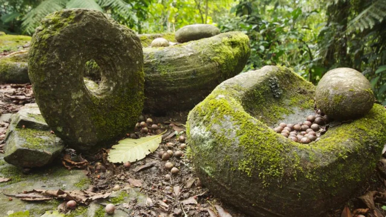 Descubra a Cidade Perdida da Colômbia, um centro ancestral mais antigo que Machu Picchu. Veja o que arqueólogos revelaram sobre Teyuna, sua história, arquitetura e como visitar esse sítio sagrado escondido na selva.