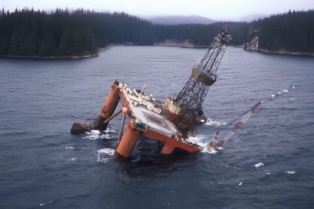 lago entero en Louisiana desaparece tras perforación al alcanzar mina subterránea; remolino y domos de sal explican el colapso y los riesgos de cavernas y ductos.