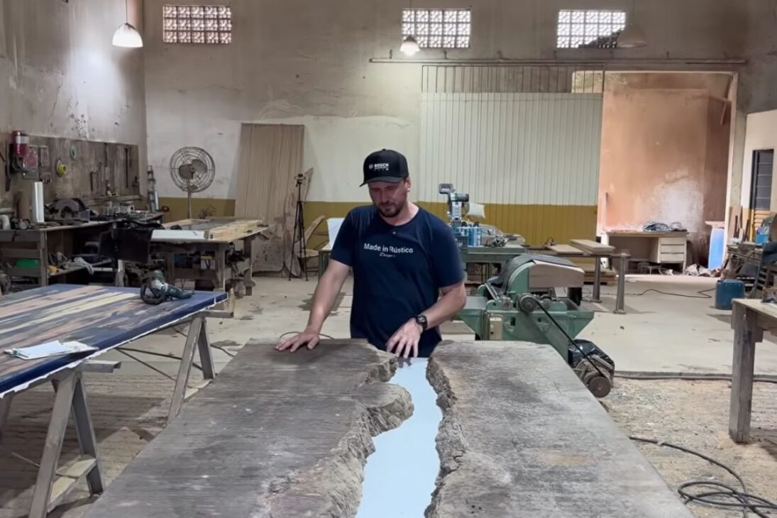 mesa de R$ 28 mil: madera torta, resina Polipox y lijadora en acción en el paso a paso que evita burbujas, corrige bordes y sostiene el acabado hasta el Ceará.