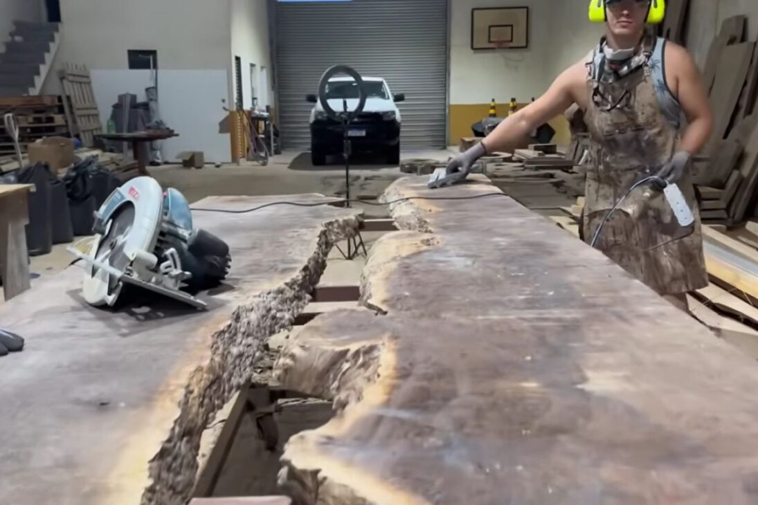 mesa de R$ 28 mil: madera torta, resina Polipox y lijadora en acción en el paso a paso que evita burbujas, corrige bordes y sostiene el acabado hasta el Ceará.