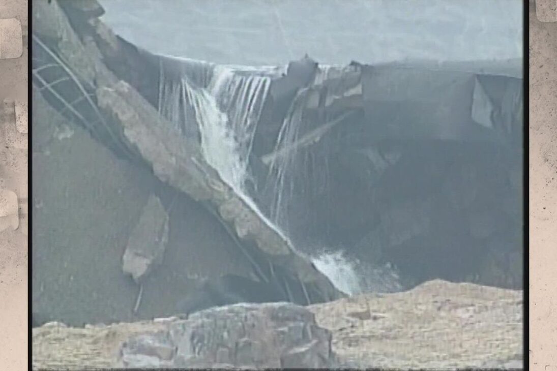 planta premiada de Taum Sauk: desbordamiento en 2005 expuso sensores defectuosos y ausencia de vertedero, derribó el parapeito y desaguó 6 mil millones de litros, rediseñando la seguridad de presas.