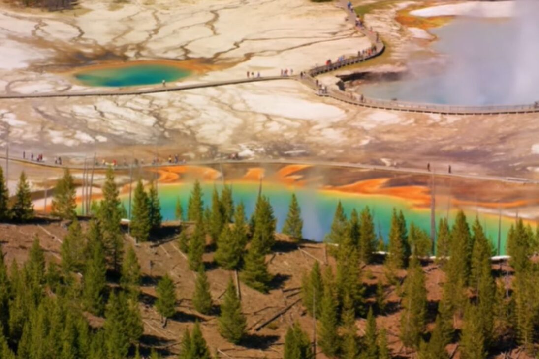 Yellowstone es un supervolcán que en una supererupción puede lanzar cenizas volcánicas, causar un invierno volcánico y poner al planeta en alerta.
