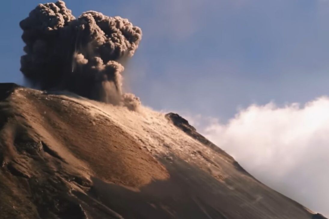 Yellowstone es un supervolcán que en una supererupción puede lanzar cenizas volcánicas, causar un invierno volcánico y poner al planeta en alerta.