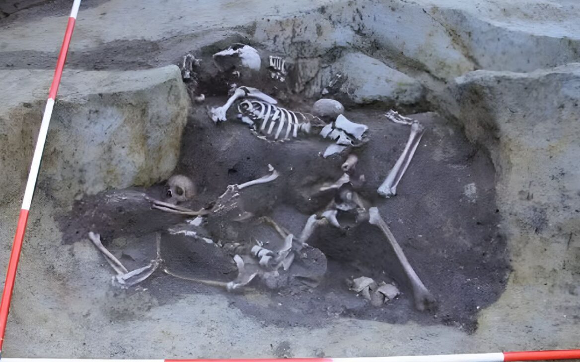 Descubiertos en Croacia, esqueletos de soldados romanos muestran señales de batalla hace 1.800 años. Hallazgo en pozo en Osijek rescata momento sombrío de la historia militar romana.
