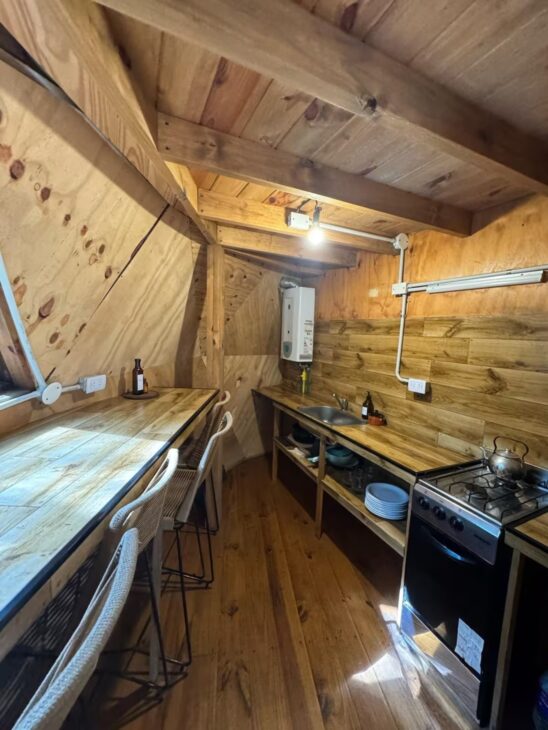 Casa esférica, Casa, Árbol