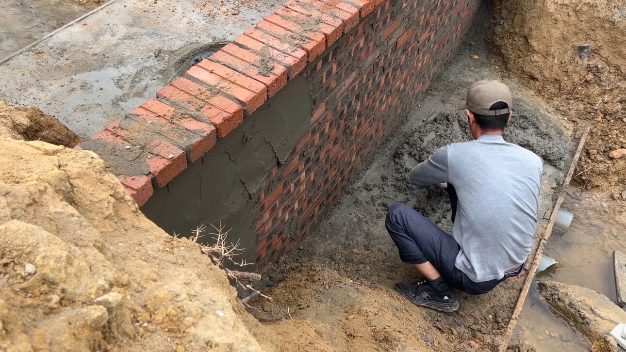 Hombre construye mini usina hidrelétrica del cero, genera energía en 220 V con turbina exclusiva y pasa a vivir con autonomía fuera de la red eléctrica