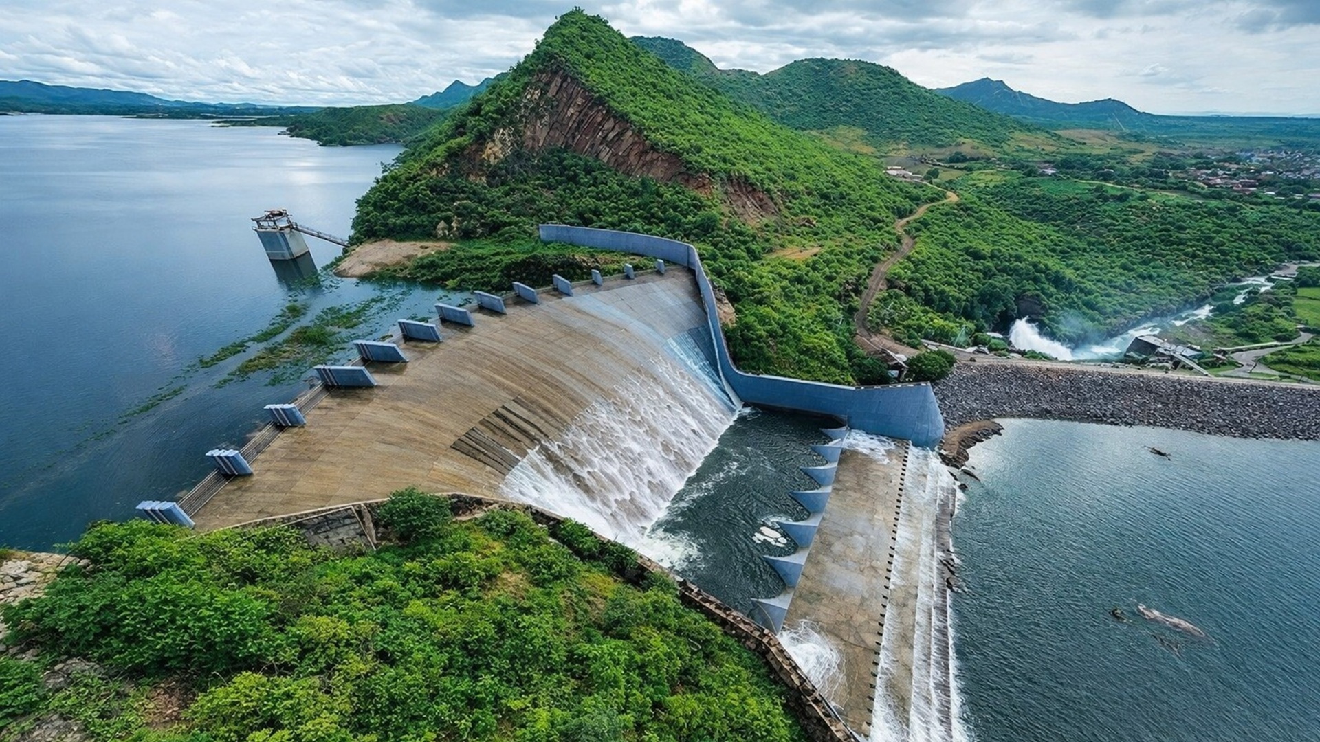 Açude Orós volta a sangrar em 2025 após 14 anos, retomando papel central na segurança hídrica e no abastecimento do Ceará.