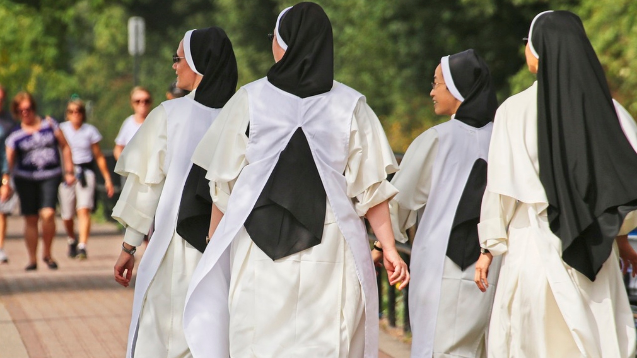 Imagem ilustrativa de freiras (Foto de lorilorilo, via Pixabay)