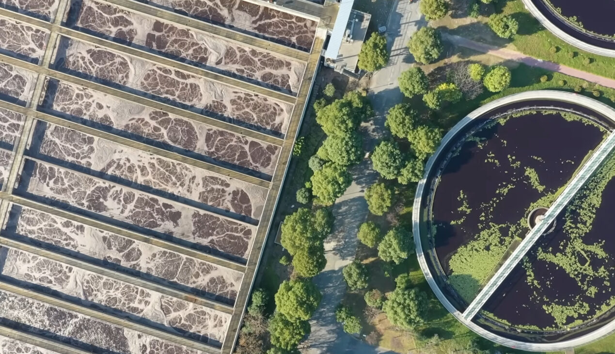 Ampliación de la ETE Atuba Sul en Curitiba recibe más de R$ 300 millones, amplía capacidad de tratamiento y adopta biogás y automatización para atender a más de 1 millón.