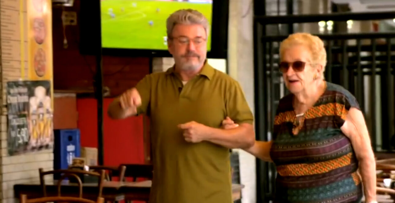 A los 91 años, doña Lulu vive sola desde hace más de 50 años en Copacabana y refleja la autonomía en la vejez en Brasil de hogares con un residente.