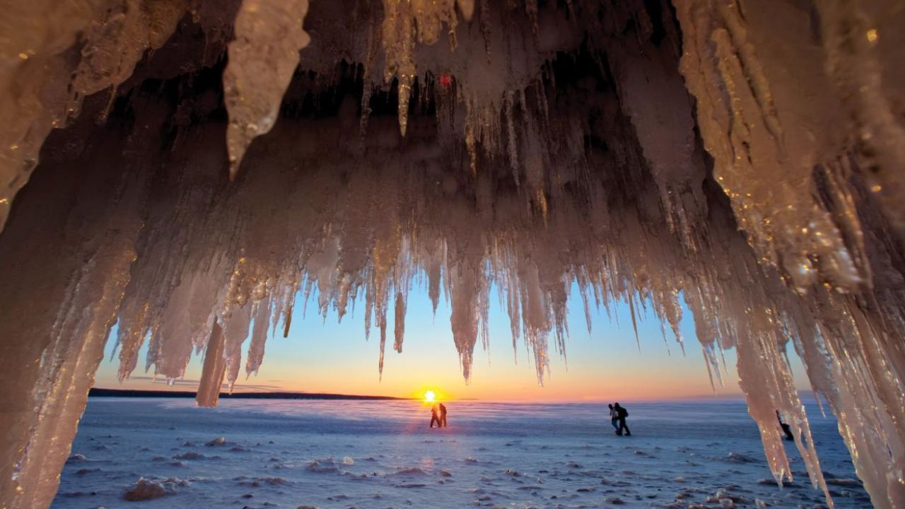 Descubra por que o lago superior é o maior lago de água doce do mundo em extensão territorial, suas dimensões, origem geológica e como ele muda ao longo das estações.
