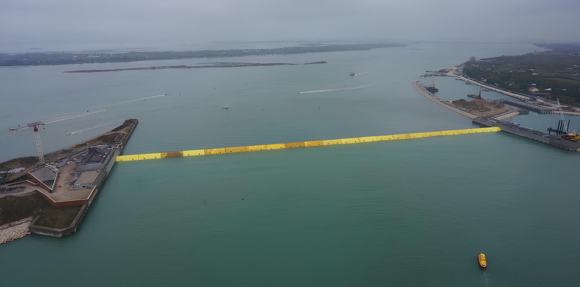 Com 78 comportas móveis de até 300 toneladas cada, a Itália construiu um sistema submarino bilionário para isolar Veneza do mar, conter marés extremas e evitar que a cidade histórica afunde de vez