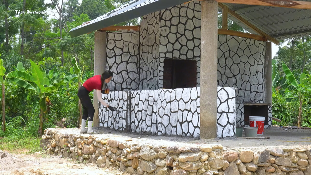Sola y en solo 60 días, joven construye casa de piedra completa en medio de la naturaleza, sin tractor, sin máquinas pesadas y utilizando solo herramientas simples