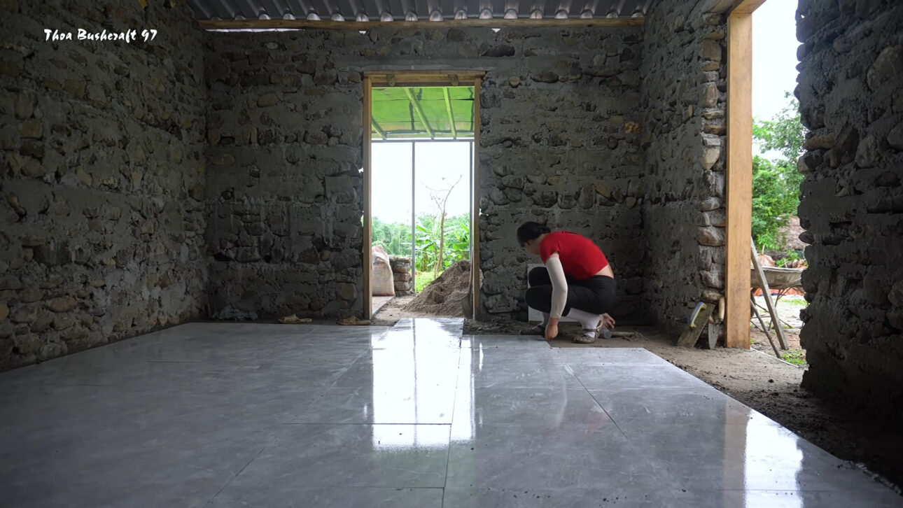 Sola y en solo 60 días, joven construye casa de piedra completa en medio de la naturaleza, sin tractor, sin máquinas pesadas y utilizando solo herramientas simples