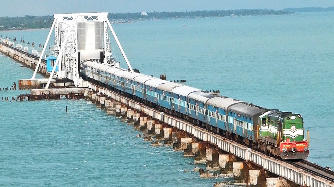 Com 2,3 km suspensos sobre o mar, pilares expostos a salinidade extrema e ventos que podem superar 140 km/h, uma ferrovia indiana segue operando há mais de 100 anos para alcançar uma ilha isolada em pleno Oceano Índico