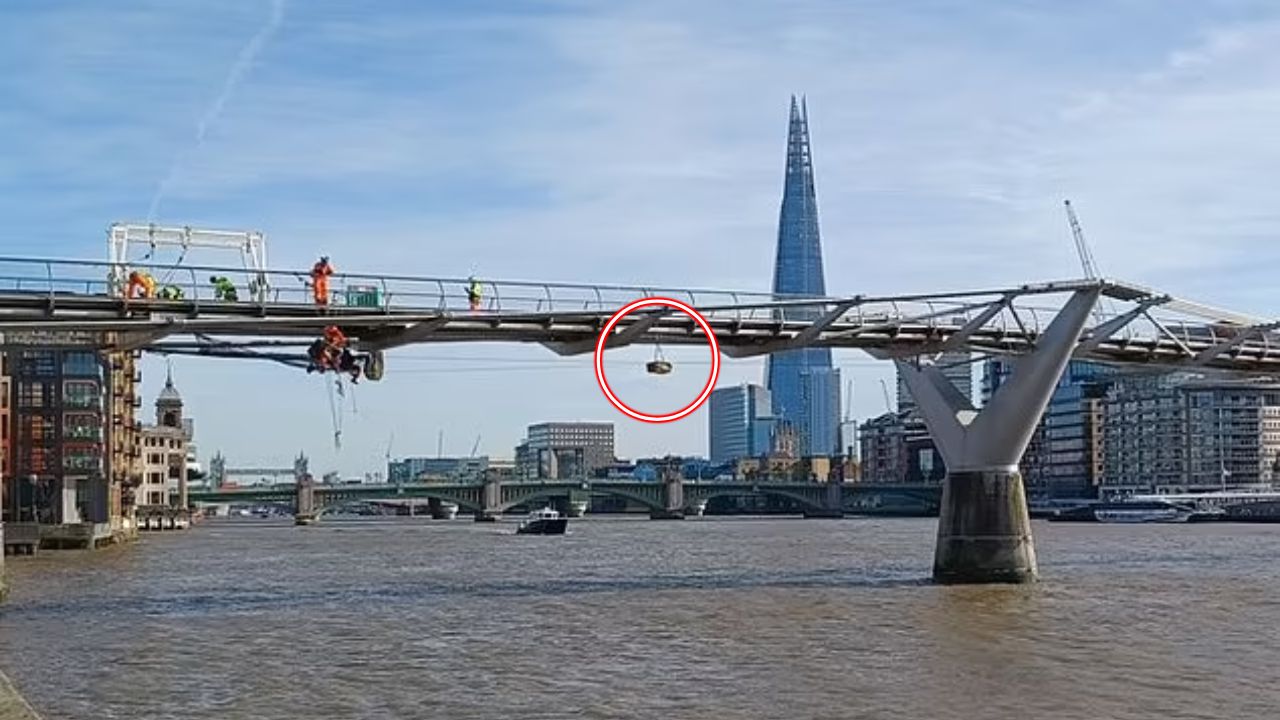 Fardos de palha pendurados nas pontes do rio Tâmisa seguem uma regra secular de segurança fluvial que ainda influencia Londres.