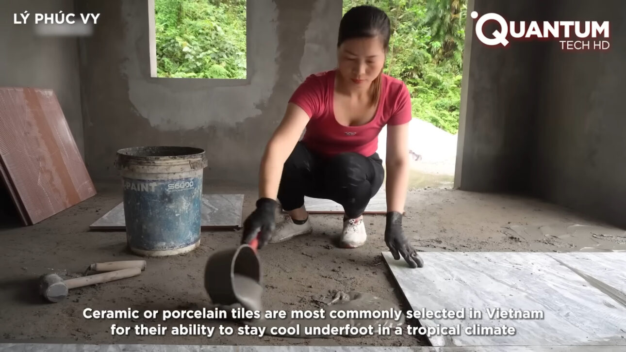 Tras perder su casa en un incendio, mujer construye un nuevo hogar en la selva en solo 90 días, vive aislada de la civilización y transforma la tragedia en refugio autosuficiente desde cero