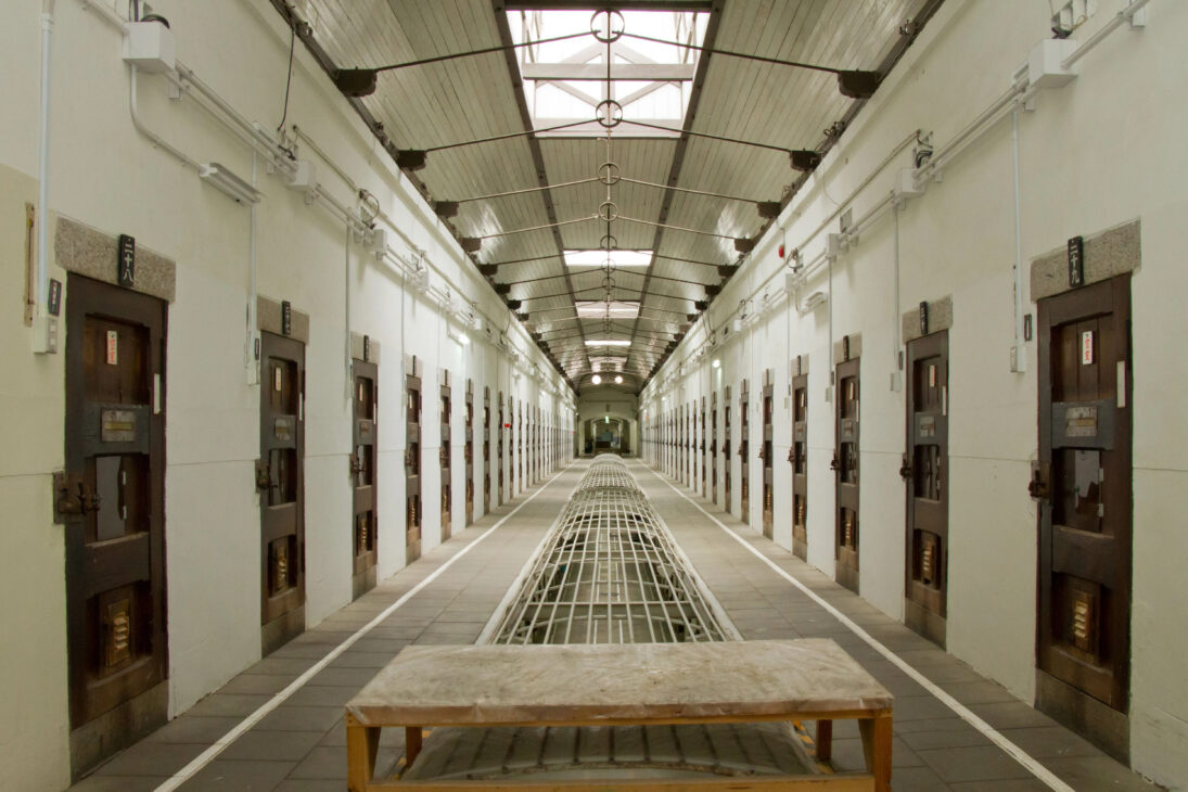 Construida en 1908 para aislar prisioneros del Imperio Japonés, esta antigua prisión se convirtió en un hotel de lujo con diarias de hasta R$ 5 mil y hoy vende exclusividad, historia y silencio absoluto