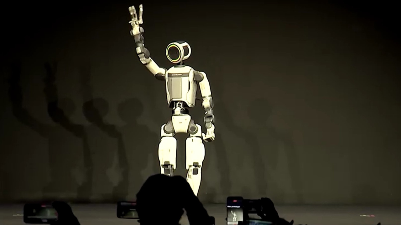 A Hyundai anuncia que robôs humanoides inteligentes começarão a operar em suas fábricas a partir de 2028. Com apoio da Boston Dynamics e da Nvidia, as máquinas prometem revolucionar a produção automotiva e gerar debates sobre o futuro do trabalho.