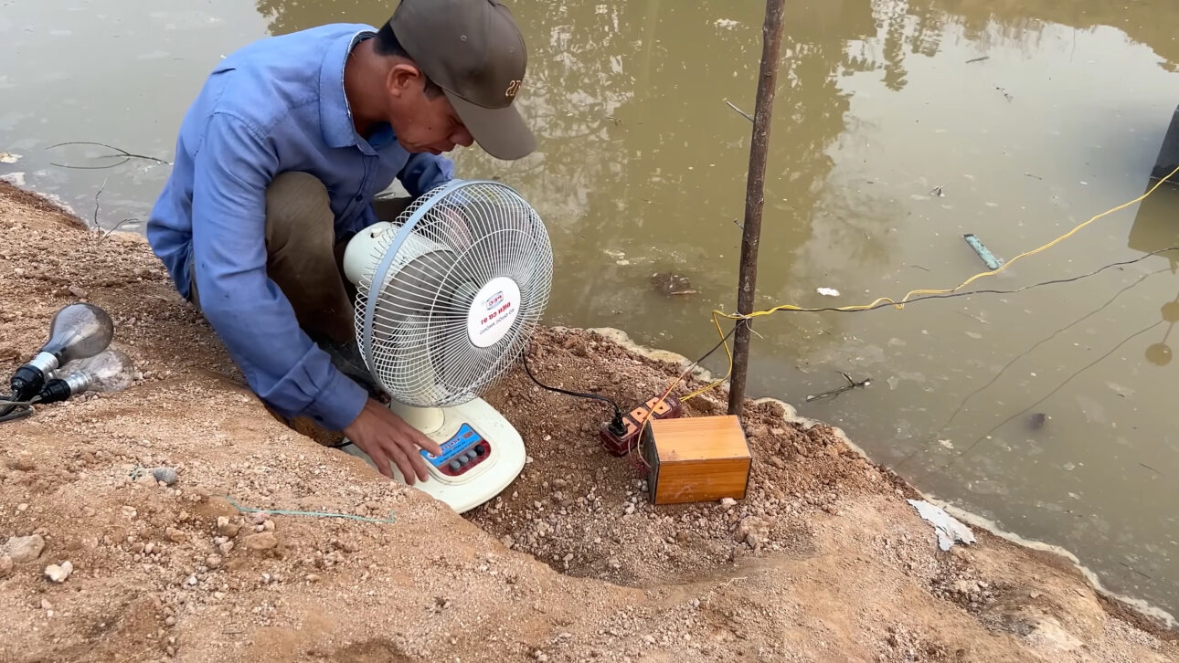 Hombre construye mini usina hidrelétrica del cero, genera energía en 220 V con turbina exclusiva y pasa a vivir con autonomía fuera de la red eléctrica