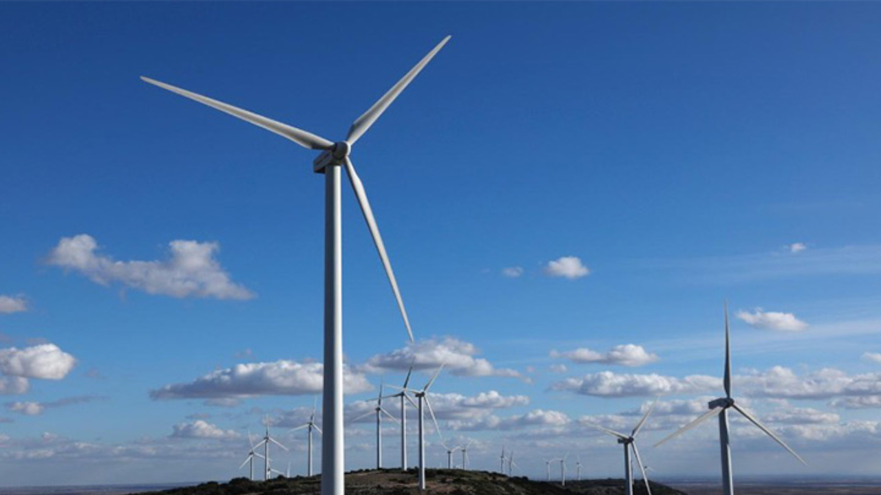 Uma torre eólica de 257 metros será construída no Ceará e pode mudar o padrão da energia renovável no país. Entenda como funciona o projeto e por que ele chama tanta atenção.