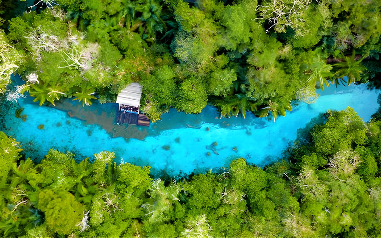 O 3º menor rio do mundo fica no Brasil, está localizado em Aurora do Tocantins e surpreende com apenas 147 metros de extensão e águas cristalinas, atraindo turistas em busca de natureza e tranquilidade.