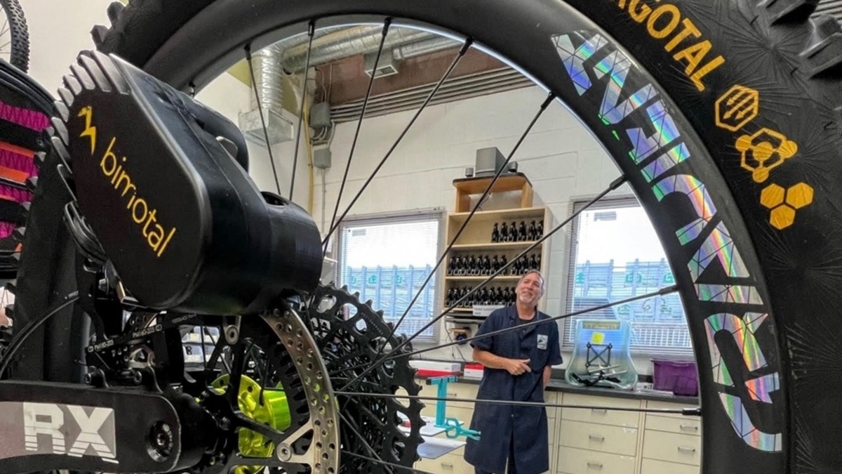 Kit para converter uma bicicleta tem até 1.250 W, 70 Nm, bateria de 300 Wh e velocidade de 32,2 km/h por US$ 2.195.