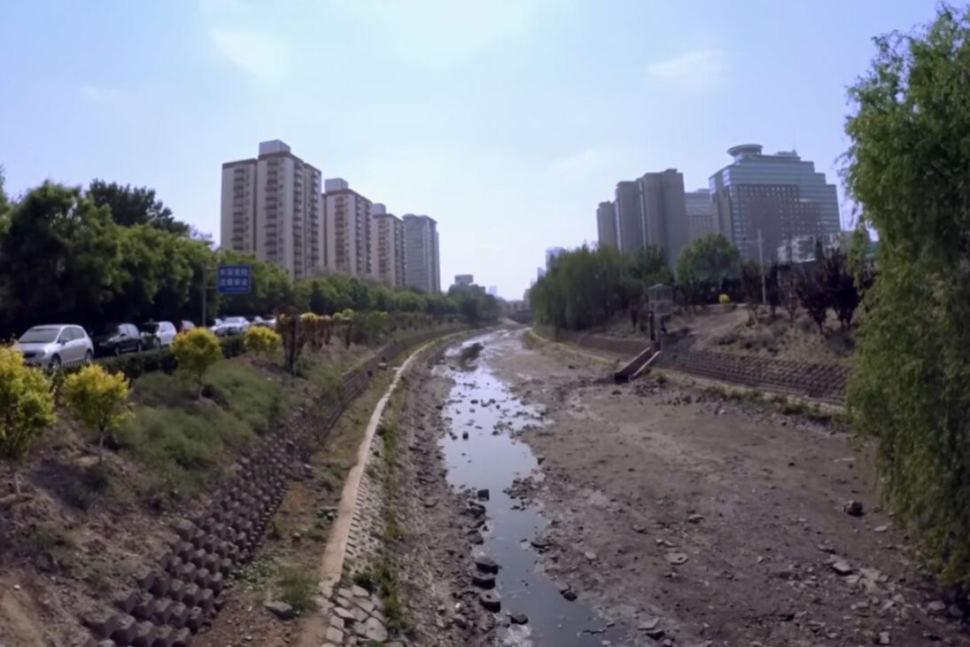 China apuesta en la ruta central por gravedad para llevar 45 billones de litros hasta Pekín en 15 días y rediseñar el abastecimiento del norte con una red de 4.350 km.