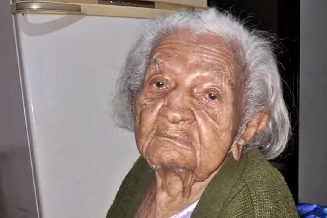 Deolira Glicéria Reúne Documentos en Itaperuna, Enfrenta Inundaciones en el Histórico y Busca Validación en el Guinness a los 119 Años.