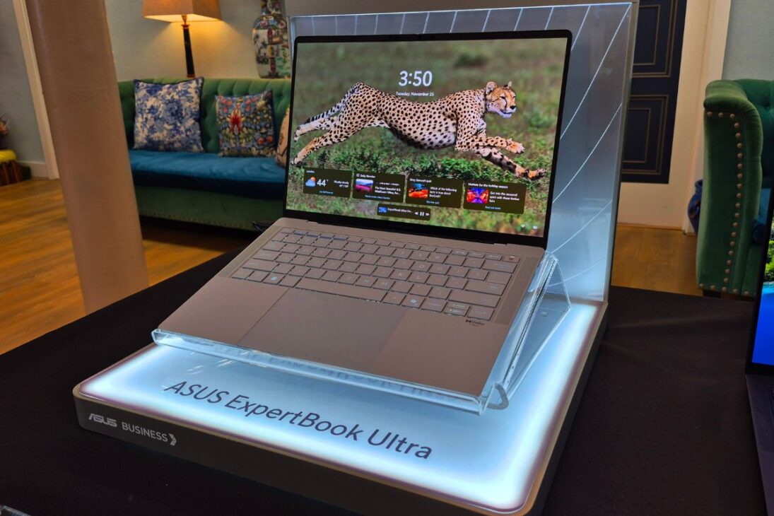 Asus ExpertBook Ultra surge como notebook empresarial ligero con batería robusta y chip Panther Lake, entregando rendimiento para trabajo diario en Windows y rivalizando de frente con el MacBook Air en 2026.