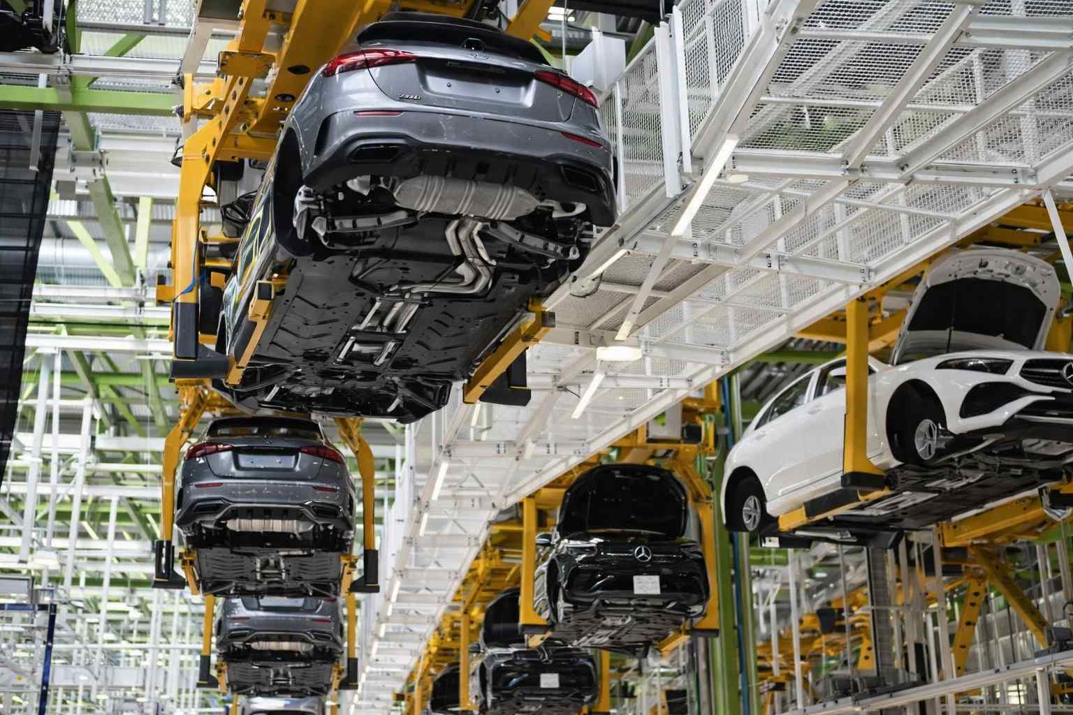 Mercedes-Benz teria fechado fábrica nos anos 1990 para atender pedido de carros feito por xeque bilionário dos Emirados Árabes Unidos.