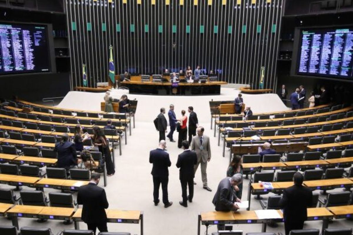 Câmara dos Deputados aprova pacote que cria cargos, altera carreiras, beneficia servidores e inclui novo instituto federal com forte impacto fiscal. imagem: Foto: Kayo Magalhães / Câmara dos Deputados