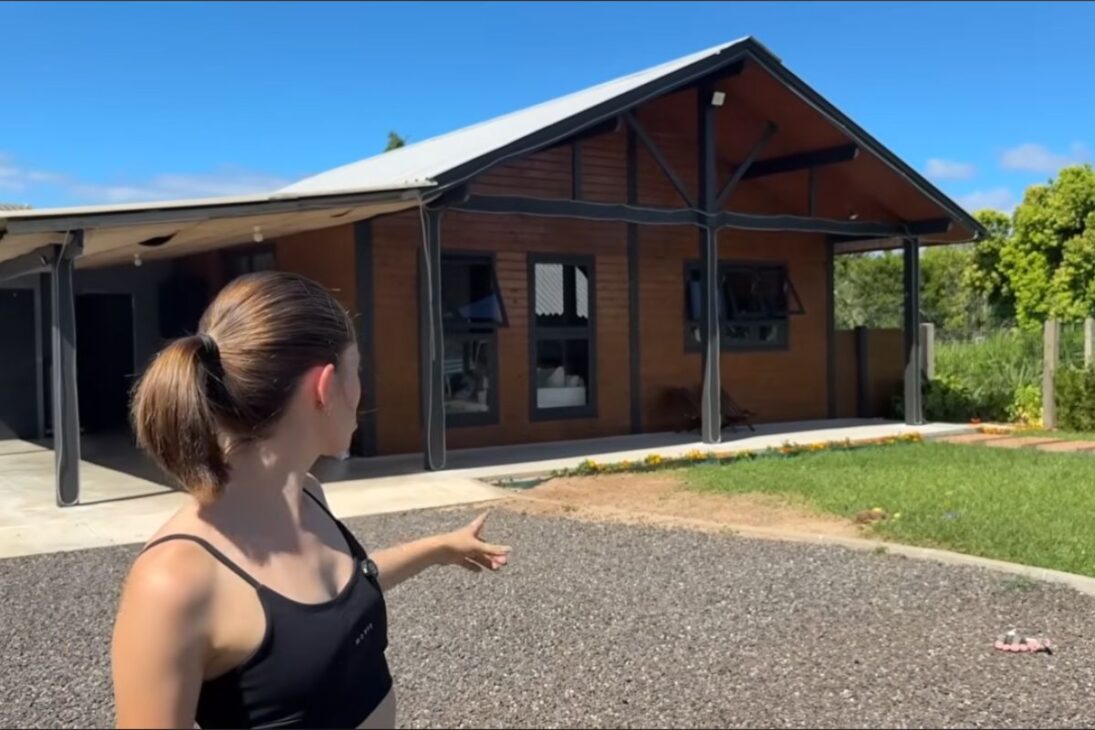 casa de 103 m² sin financiación muestra acabado interno, automatización y cocina como prioridades de costo en obra pagada al contado.