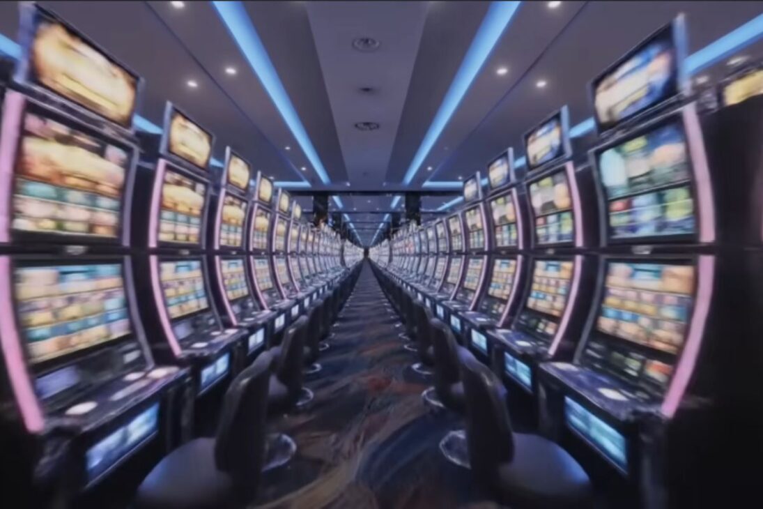 Cerrajero Reprograma Máquinas De Casino Y Traga-Monedas En Las Vegas, Realiza Un Robo En Casino Y Expone La Seguridad De Casino Al Límite.