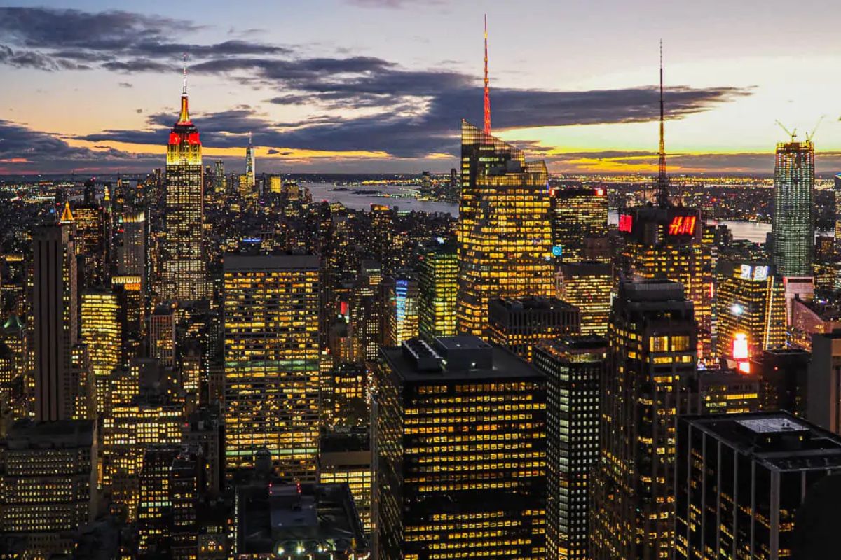 Nova York testa congelamento de aluguéis no aluguel regulado para idosos e pessoas com deficiência, com créditos fiscais a proprietários; entenda alcance, riscos de manutenção e efeitos no mercado imobiliário local em 2026.