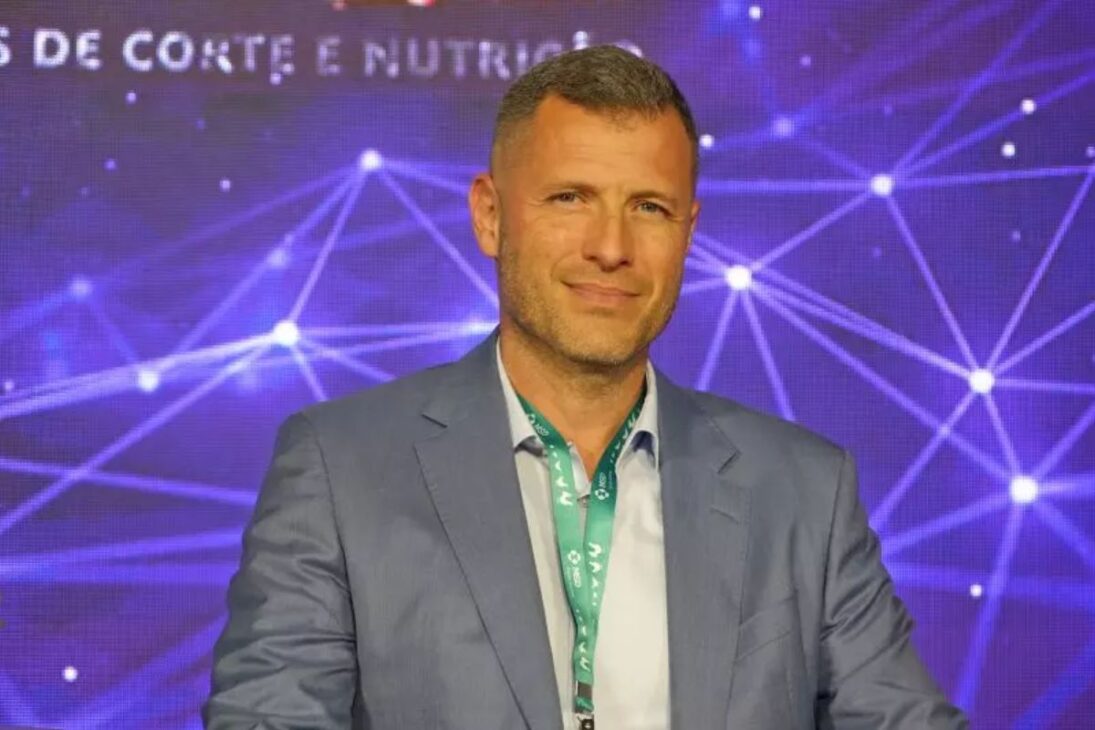 Empresario brasileño, Ricardo Faria, sin Pix y sin contraseña, con R$ 17 mil millones, dirige Global Eggs y reaviva el debate sobre gestión personal y distancia del saldo.